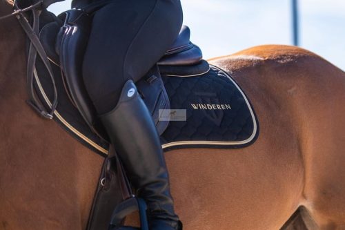 Winderen Díjlovas Nyeregalátét, Raven/Gold